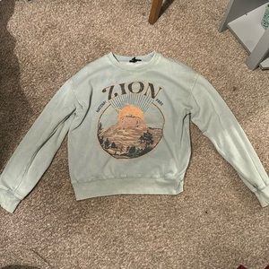 - crew neck, comfy, softer, stretchy, light green, national park, zion